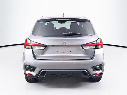 Mercury Gray Metallic 2026 Mitsubishi Outlander Sport 2.0 ES