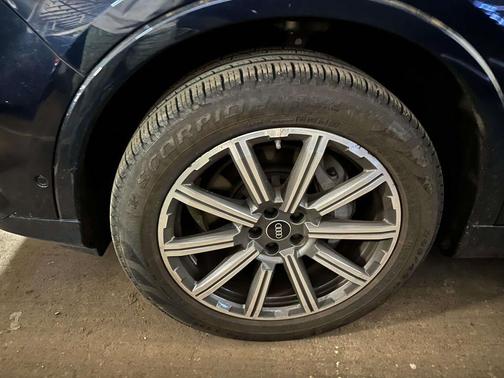 Waitomo Blue Metallic 2023 Audi Q7 45 Premium Plus