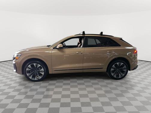 Sakhir Gold Metallic 2025 Audi Q8 55 Premium
