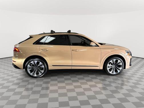 Sakhir Gold Metallic 2025 Audi Q8 55 Premium