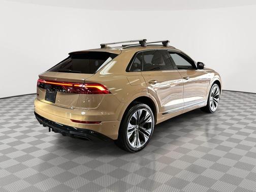 Sakhir Gold Metallic 2025 Audi Q8 55 Premium