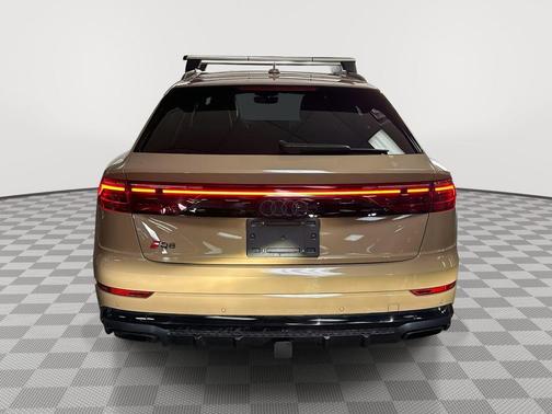 Sakhir Gold Metallic 2025 Audi Q8 55 Premium