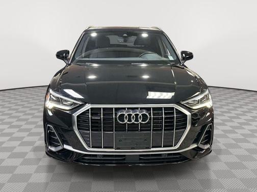 Mythos Black Metallic 2024 Audi Q3 45 S line Premium