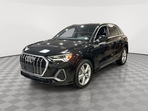Mythos Black Metallic 2024 Audi Q3 45 S line Premium