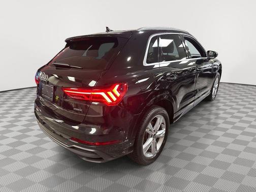 Mythos Black Metallic 2024 Audi Q3 45 S line Premium