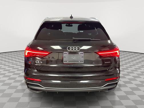 Mythos Black Metallic 2024 Audi Q3 45 S line Premium