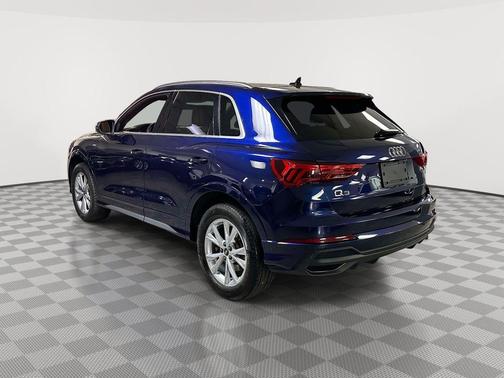Navarra Blue Metallic 2023 Audi Q3 45 S line Premium