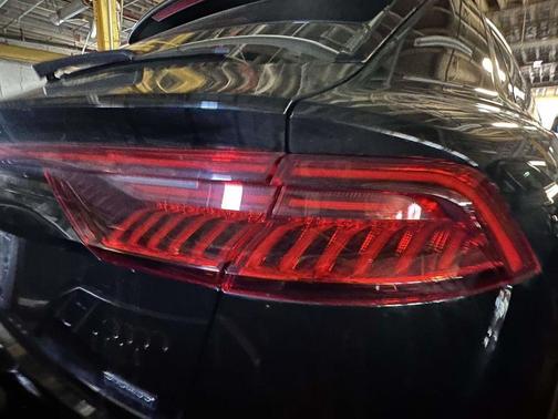 Mythos Black Metallic 2023 Audi Q8 55 Premium