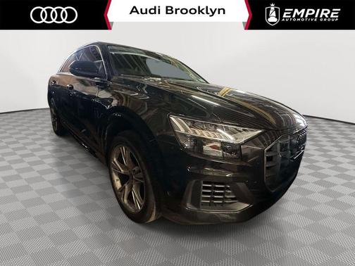 Mythos Black Metallic 2023 Audi Q8 55 Premium