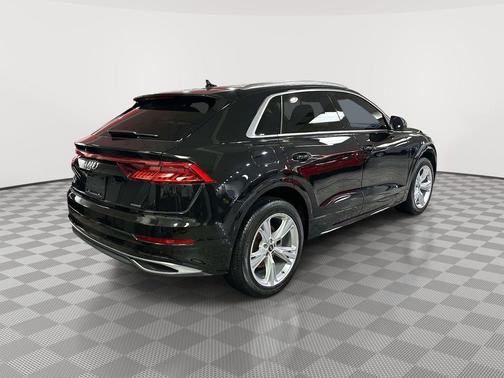 Mythos Black Metallic 2023 Audi Q8 55 Premium