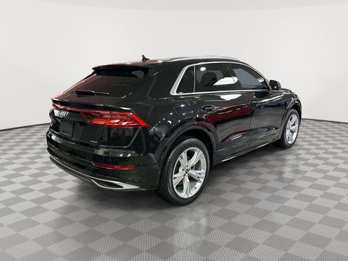 Mythos Black Metallic 2023 Audi Q8 55 Premium