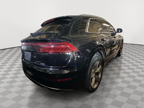 Mythos Black Metallic 2023 Audi Q8 55 Premium
