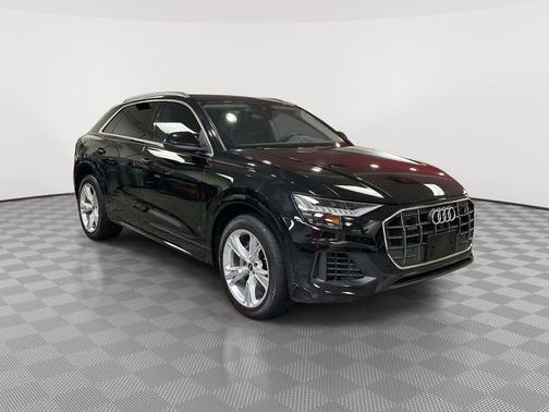 Mythos Black Metallic 2023 Audi Q8 55 Premium