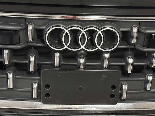 Mythos Black Metallic 2025 Audi Q8 55 Premium