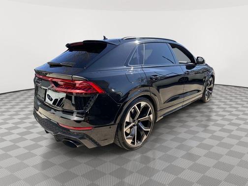 Mythos Black Metallic 2023 Audi RS Q8 4.0T quattro