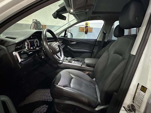 Carrara White 2022 Audi Q7 55 Premium Plus
