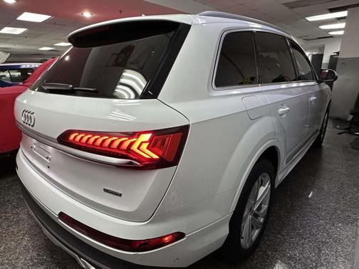 Carrara White 2022 Audi Q7 55 Premium Plus