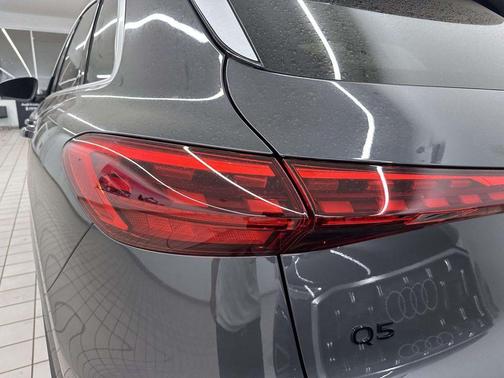 Tambora Gray Metallic 2025 Audi Q5 2.0T quattro Premium
