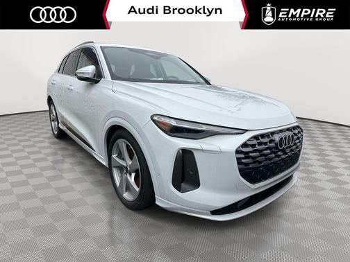 Glacier White Metallic 2025 Audi Q5 2.0T quattro Premium