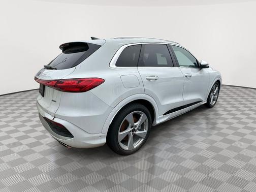 Glacier White Metallic 2025 Audi Q5 2.0T quattro Premium