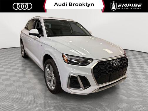 Glacier White Metallic 2023 Audi Q5 45 S line quattro Premium