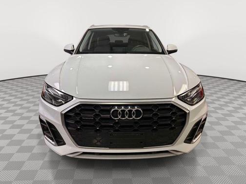 Glacier White Metallic 2023 Audi Q5 45 S line quattro Premium