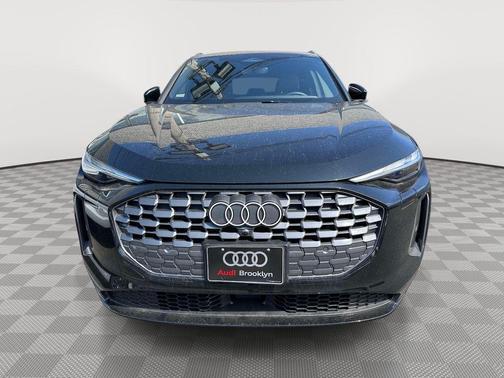 Mythos Black Metallic 2025 Audi Q5 2.0T quattro Premium