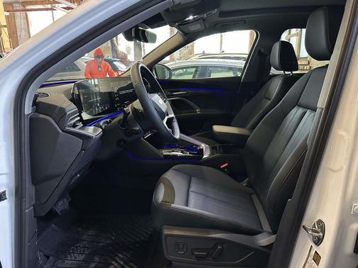 White 2025 Audi Q5 2.0T quattro Premium