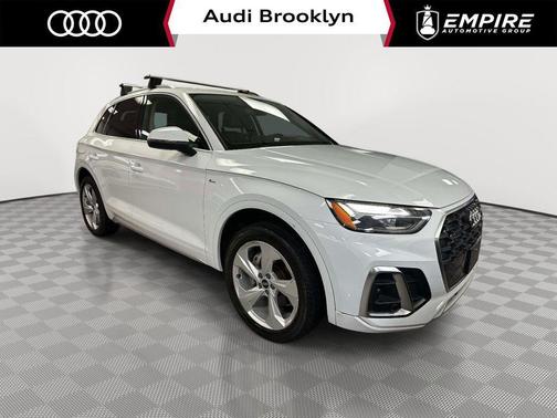 Glacier White Metallic 2023 Audi Q5 45 S line quattro Premium