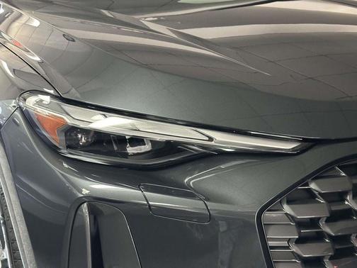 Tambora Gray Metallic 2025 Audi Q5 2.0T quattro Premium
