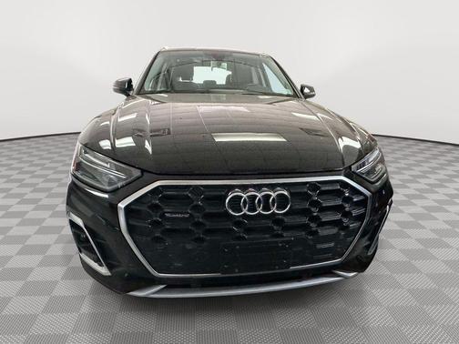 Mythos Black Metallic 2023 Audi Q8 55 Premium Plus