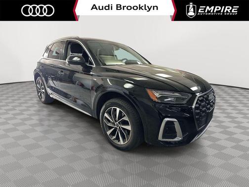 Mythos Black Metallic 2023 Audi Q8 55 Premium Plus