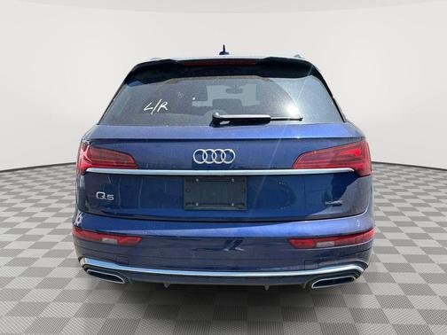 Navarra Blue Metallic 2024 Audi Q5 45 S line quattro Premium
