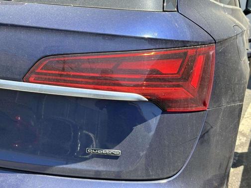 Navarra Blue Metallic 2024 Audi Q5 45 S line quattro Premium