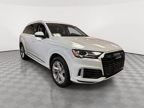 Glacier White Metallic 2023 Audi Q7 45 Premium