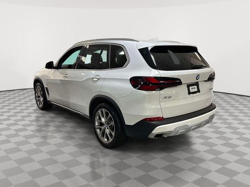 Alpine White 2024 BMW X5 xDrive40i