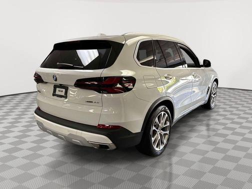 Alpine White 2024 BMW X5 xDrive40i