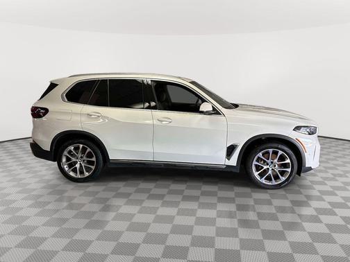Alpine White 2024 BMW X5 xDrive40i