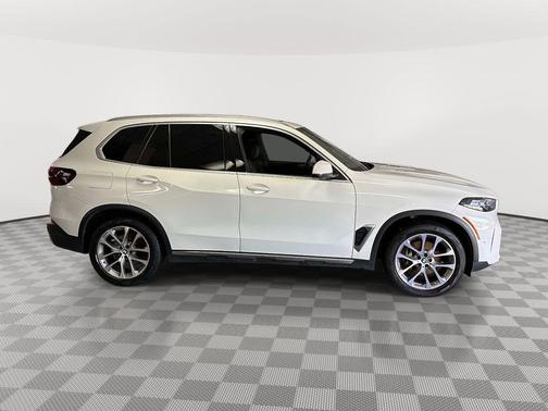 Alpine White 2024 BMW X5 xDrive40i