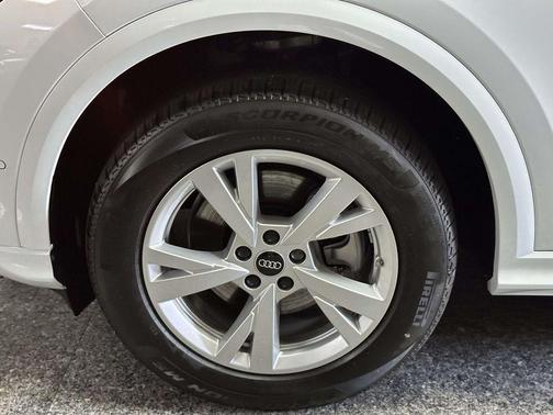 Glacier White Metallic 2025 Audi Q5 2.0T quattro Premium