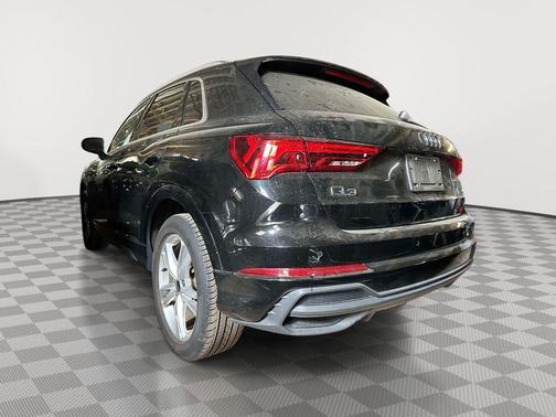 Mythos Black Metallic 2023 Audi Q3 45 S line Premium
