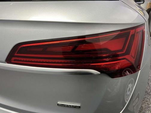 Florett Silver Metallic 2023 Audi Q5 45 S line quattro Premium