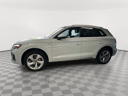 Glacier White Metallic 2023 Audi Q5 45 S line quattro Premium