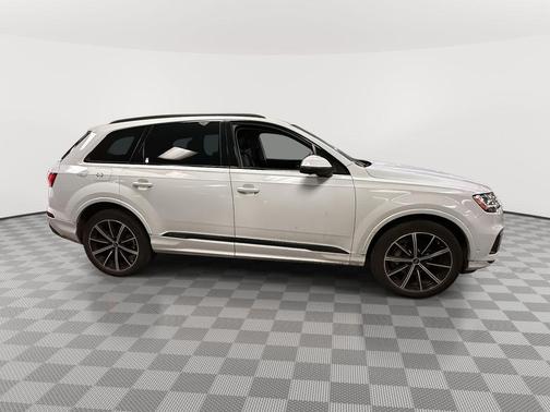 Glacier White Metallic 2023 Audi Q7 55 Premium Plus