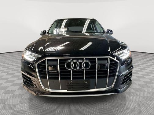 Mythos Black Metallic 2022 Audi Q7 55 Premium Plus