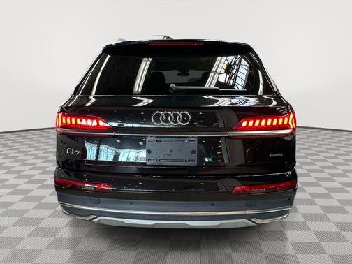 Mythos Black Metallic 2022 Audi Q7 55 Premium Plus