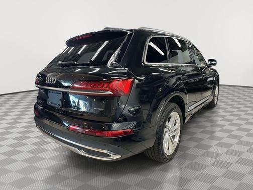 Mythos Black Metallic 2022 Audi Q7 55 Premium Plus