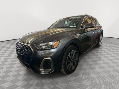 Daytona Gray Pearl Effect 2023 Audi Q5 45 S line quattro Premium