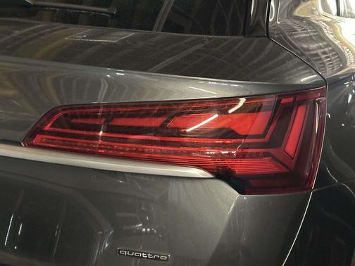Daytona Gray Pearl Effect 2023 Audi Q5 45 S line quattro Premium