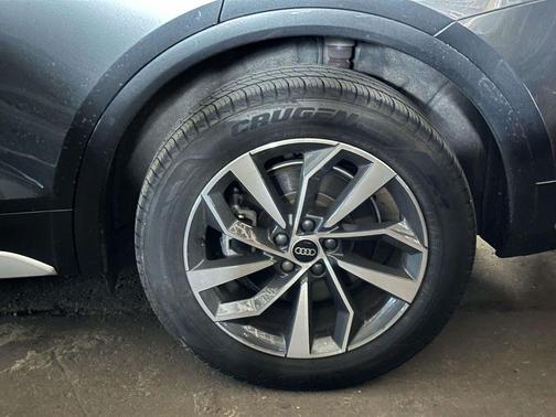 Daytona Gray Pearl Effect 2023 Audi Q5 45 S line quattro Premium
